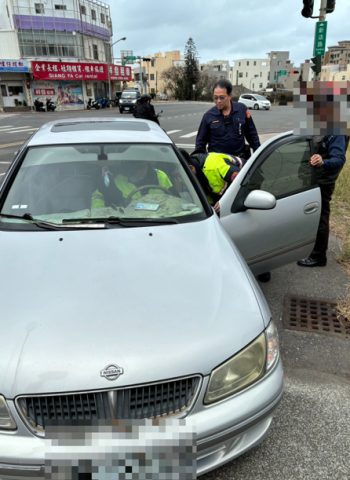 澎湖縣馬公分局文澳派出所協助處理故障車輛 確保交通順暢