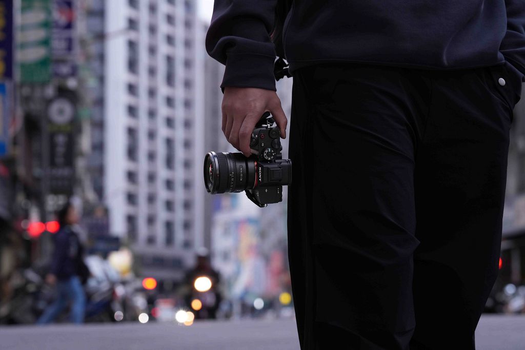 發揮高解析度、散景及強大近拍能力，Sony 發表 E 接環 FE 16mm F1.8 G超廣角定焦鏡頭