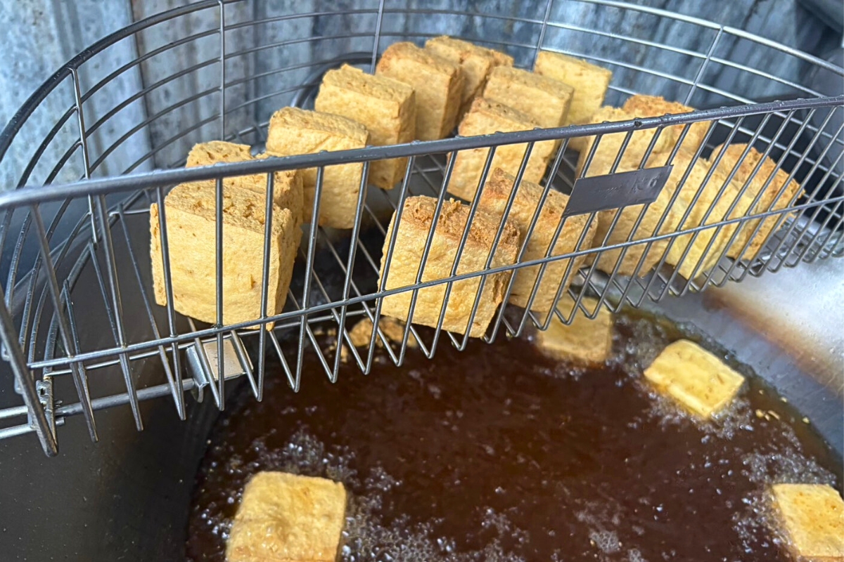 礁溪人氣臭豆腐 龍潭湖旅人一致推薦在地銅板美味