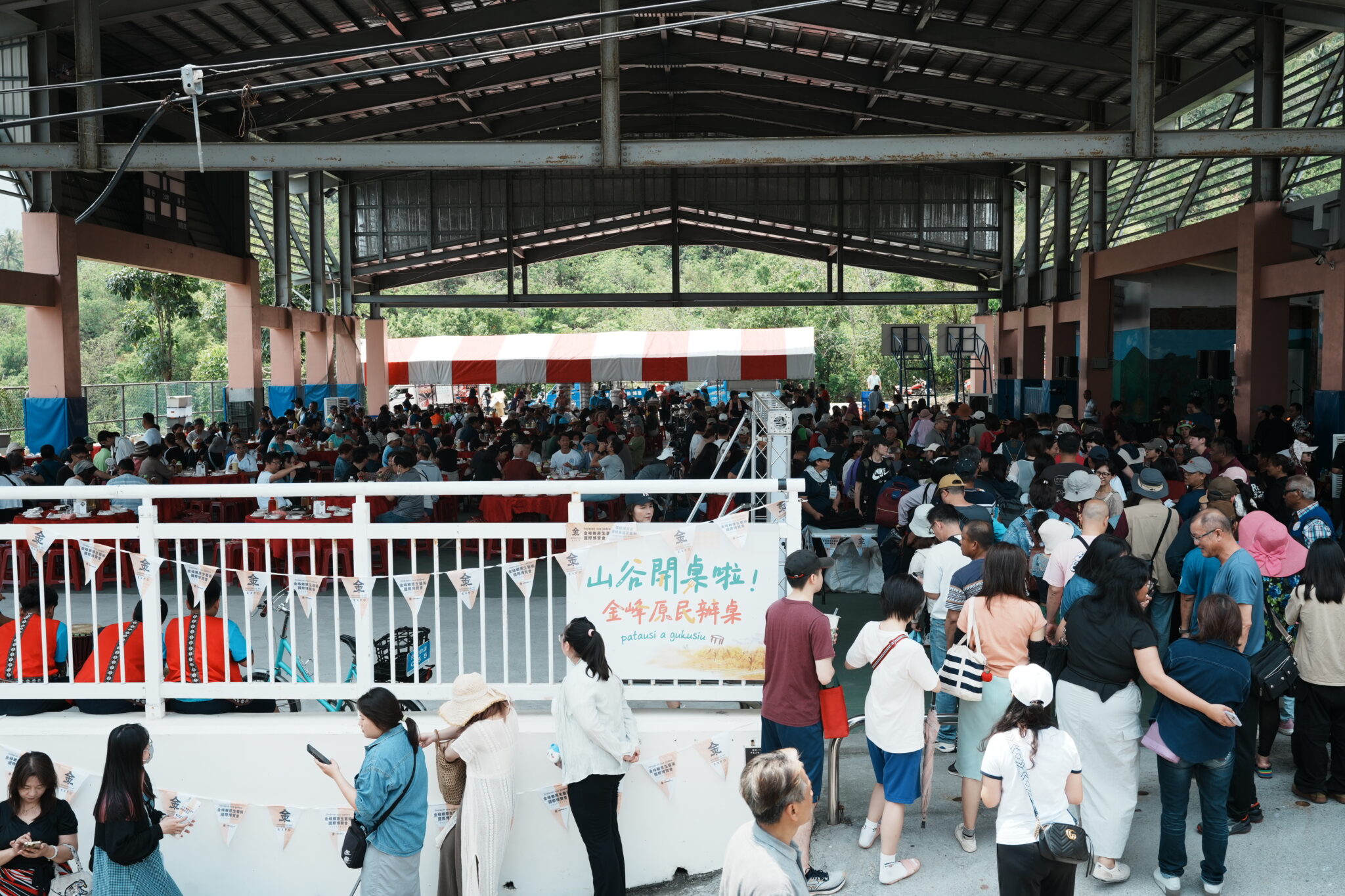 山谷開桌啦 金峰原民辦桌 百人共享山海盛宴 展現在地六級化產業新格局