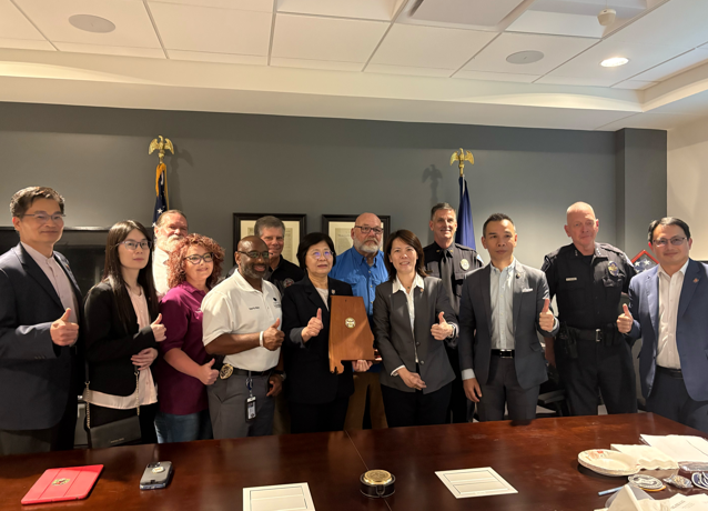 世警消運動會臺灣代表團拜會美國執法機構　臺美警政首長座談熱絡強化國際警政連結