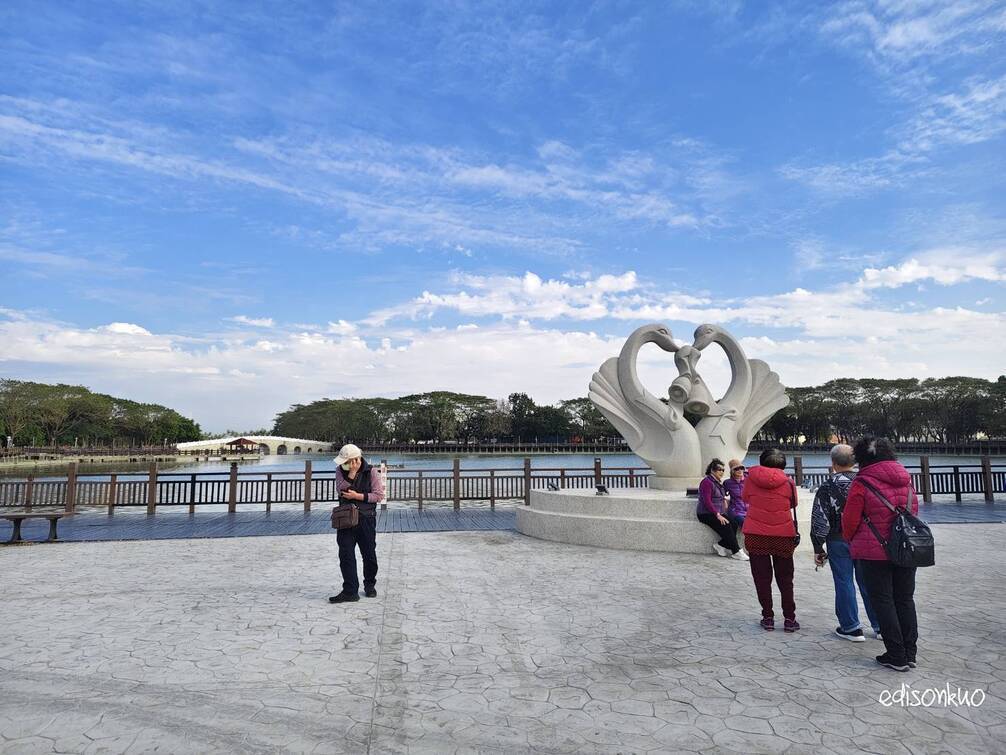 蛇來運轉新氣象  歡迎市民朋友來天鵝湖走春開運