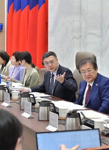 高齡社會迎接挑戰！卓榮泰院長宣布政府推動壯世代社會參與，創新政策提前布局