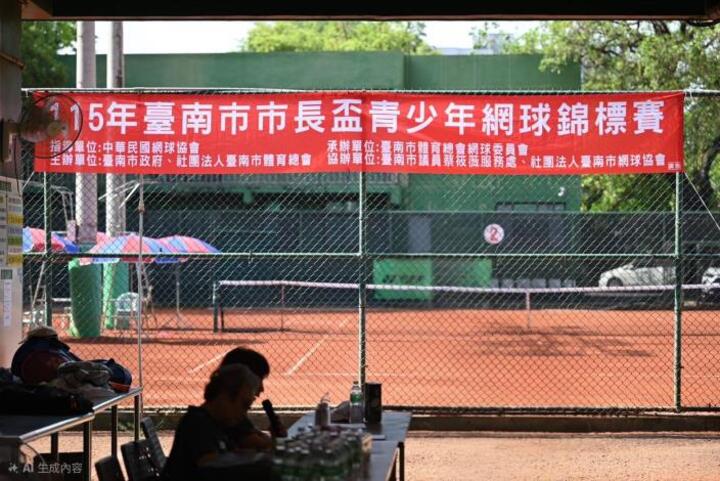 揮灑汗水、網住榮耀！115年臺南市市長盃青少年網球錦標賽體育公園熱力開打展現青春競技