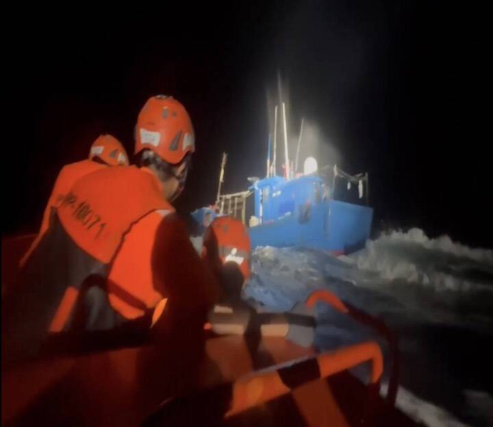 澎湖海巡強勢查扣違法作業中國漁船　中國海警事後到場假藉巡查伺機騷擾海巡署強硬應對