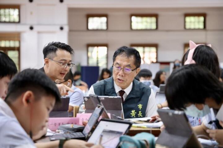 臺南市政府攜手均一平台推動AI教科書　黃偉哲市長打造個別化智慧學習新模式
