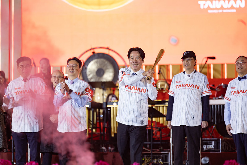 總統賴清德出席2025台灣燈會開燈典禮，呼籲中央地方與朝野黨派攜手合作，增進人民福祉