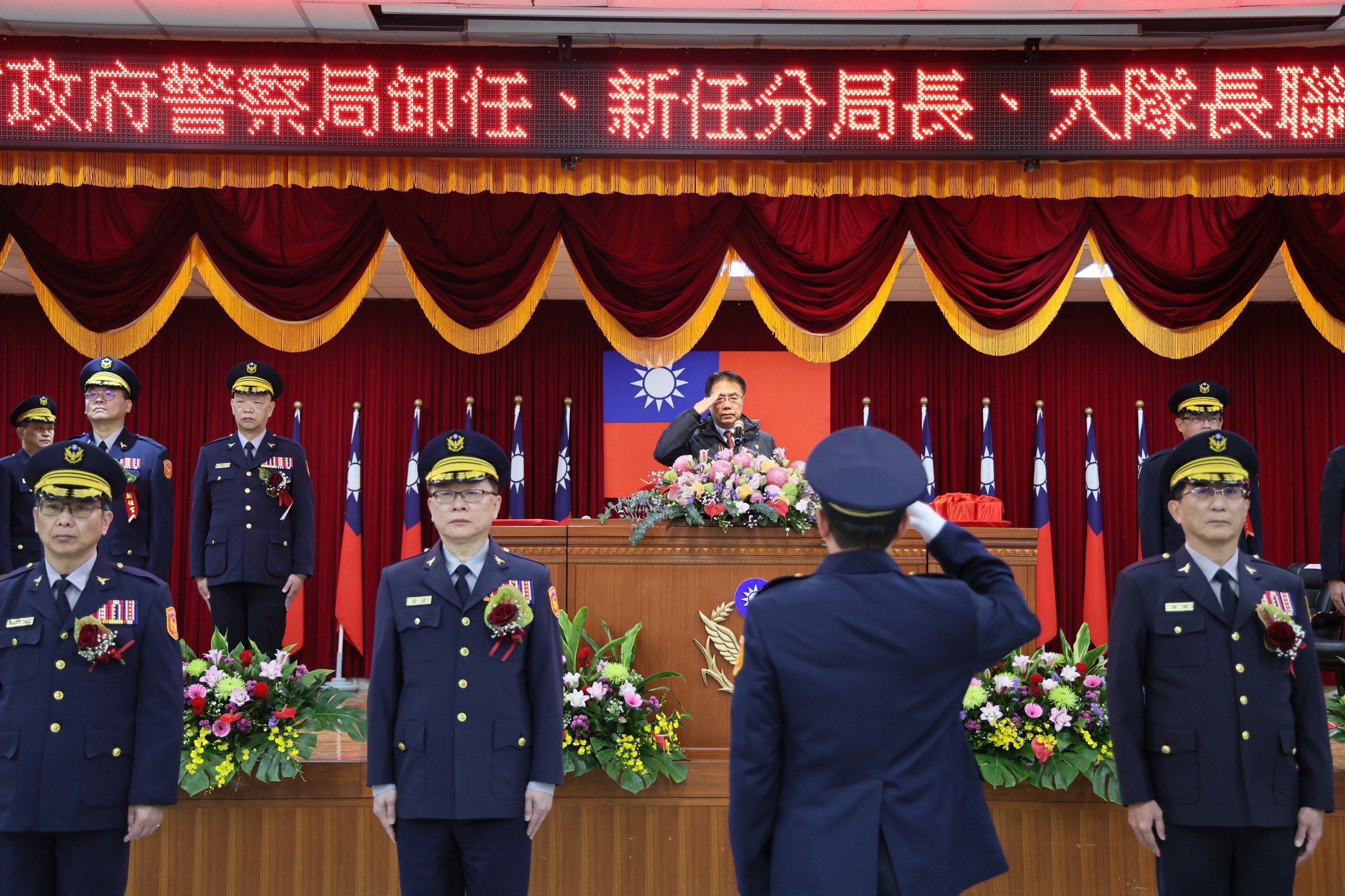 臺南市警察局16人異動 黃偉哲強調治安工作無假期，攜手建設安全宜居城市
