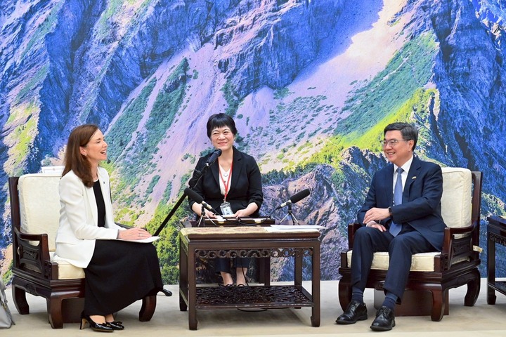 行政院長卓榮泰接見加拿大駐台北貿易辦事處何曼麗代表盼儘速簽署雙邊「貿易合作架構協議」深化臺加合作