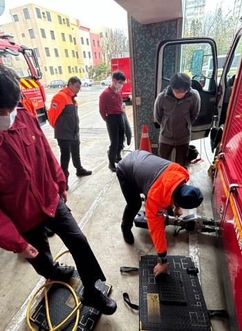 澎湖縣馬公消防隊強化車禍救援能力 頂舉袋訓練提升搶救效率