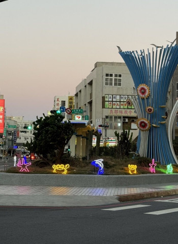 澎湖縣自由塔與澎湖海洋地質公園燈飾點亮夜空 提升觀光吸引力