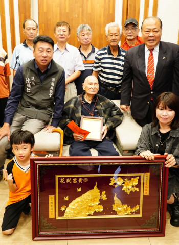 九九重陽敬老關懷　陳光復親訪11位百歲人瑞獻上祝福