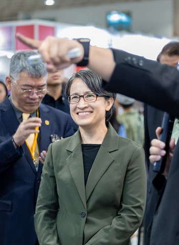 蕭美琴副總統參觀「Secutech 2026第27屆臺北國際安全科技應用博覽會」肯定防衛韌性成果