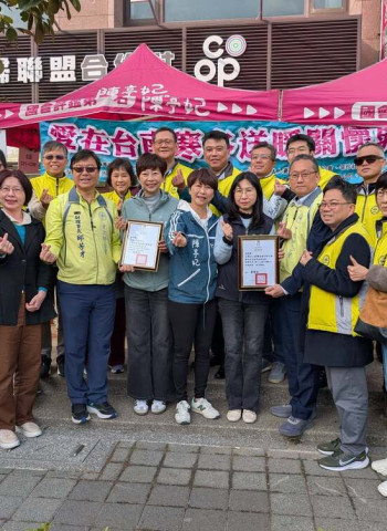 愛心接力24年不間斷，陳亭妃與善心團體持續寒冬送暖，讓4500戶弱勢安心過好年