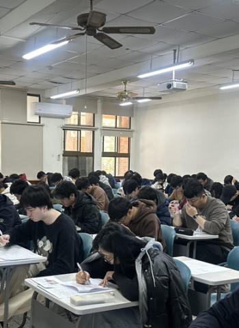 國立中正大學碩士班招生筆試登場　6944名考生應試  嘉義與臺北同步登場  3月20日放榜