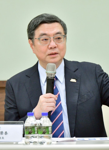 行政院長卓榮泰參訪晟田科技，高雄航太產業座談展示臺灣高科技精密製造實力與競逐太空領域策略