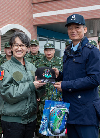 蕭美琴副總統親赴新竹勗勉空軍部隊　讚揚官兵全年無休守護國家安全的努力