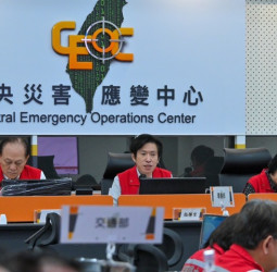 行政院秘書長張惇涵視導萬里溪堰塞湖中央災害應變中心 花蓮紅色警戒啟動強化疏散與防災調度