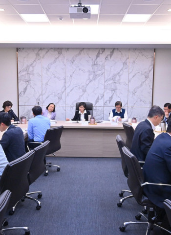 行政院副院長鄭麗君宣布4月起液化石油氣貨物稅減徵50%　落實穩定物價政策確保CPI年增率低於2%