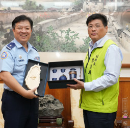空軍第一聯隊拜會澎湖縣府　攜手深化戰備交流與軍民合作